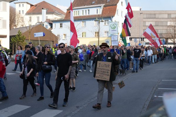 Demo in Dornbirn: Für Friede und Freiheit – gegen den Impfzwang