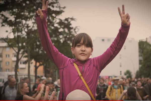 “Staatsfeind”: Das ist der Protest-Song der auf keiner Corona-Demo fehlen sollte