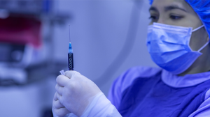 Verschwörungstheorie wird Realität: Ansteckende Impfstoffe als neue Bio-Waffe