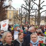 Demo am Bundesverfassungsgericht: Anwälte und Pfleger fordern Rücktritt von BVerfG-Chef Harbarth