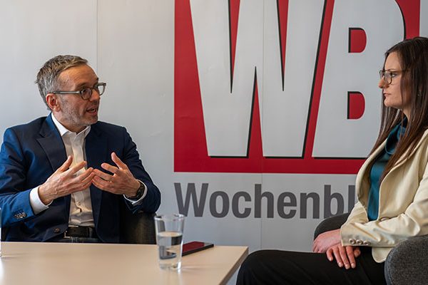 Kickl: „Halte nichts davon, dass unsere Soldaten auf Washingtons Zuruf in den Krieg ziehen.” Kickl: „Halte nichts davon, dass unsere Soldaten auf Washingtons Zuruf in den Krieg ziehen.”