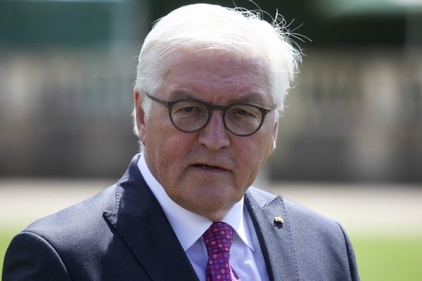 Deutsches Selbstverständnis: Bundespräsident lobt Bombenterroristin und Vierfachmörderin