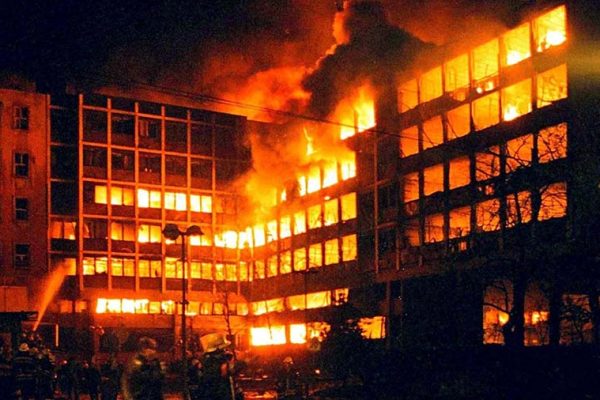 Ex-CZ-Premier Jiří Paroubek erinnert an die NATO-Bomben auf Belgrad – als perfektes Vorbild für Putins Bombardierungen