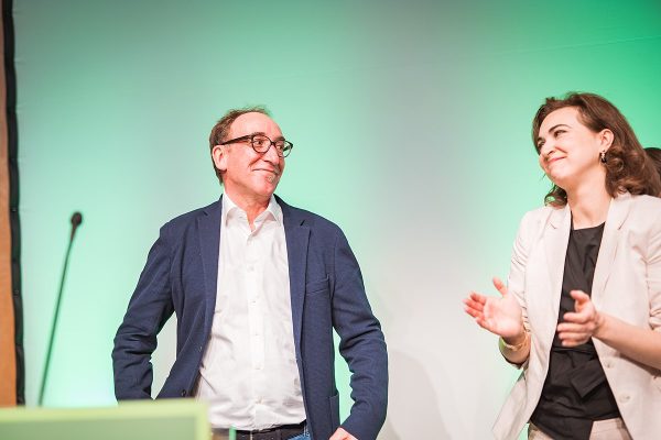 Suizid nach Impfschaden: Justizministerin zum Handeln aufgefordert