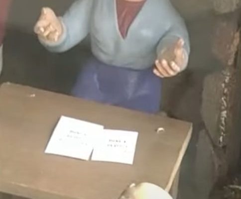 Blasphemie in berühmter Kirche: Impfarzt mit 5. Dosis predigt in Weihnachtskrippe in Rom