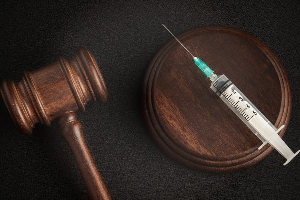 Familiengericht: Sorgerechtsentzug – Jugendliche darf sich gegen Willen der Mutter impfen lassen