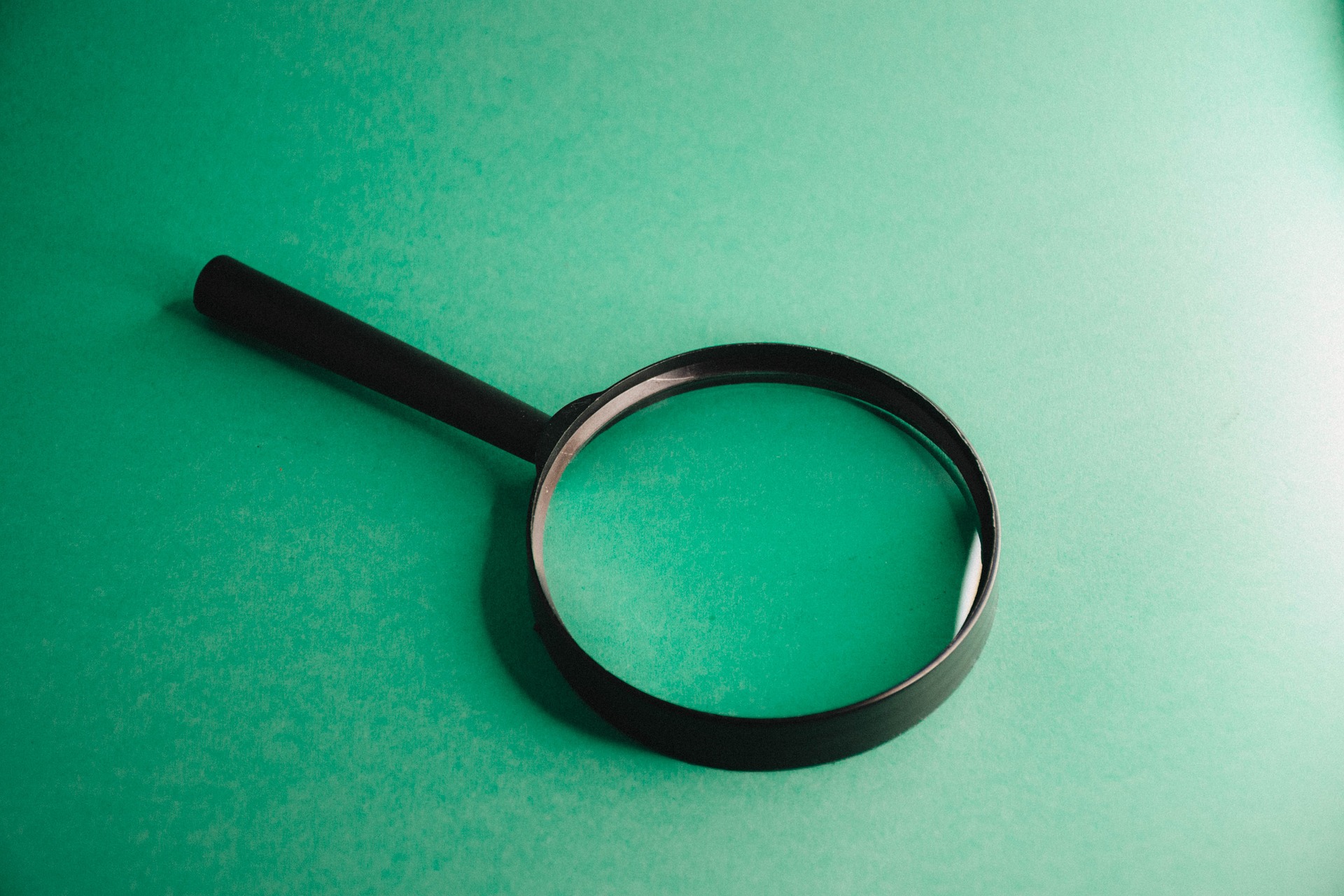 magnifying-glass-g383b9f79b_1920.jpg