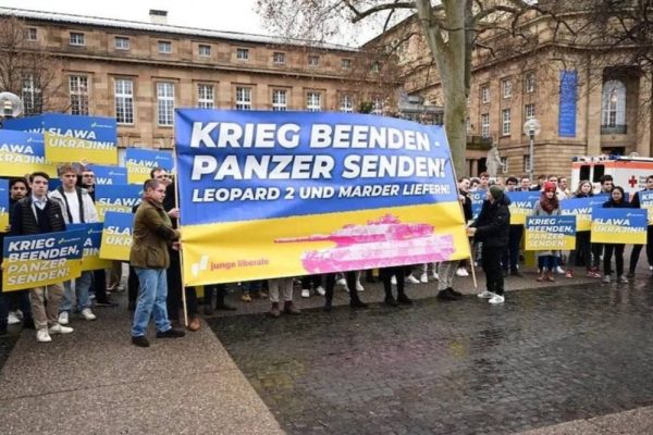 Kriegstreiberei: Panzer-Debatte treibt bizarre Blüten