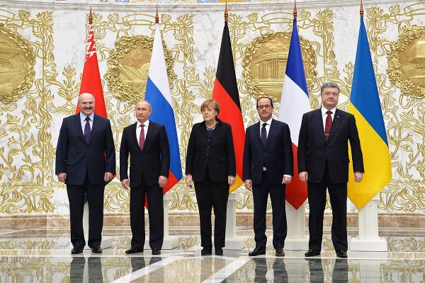 Nach Merkel auch Hollande: Minsk-Abkommen sollte Ukraine nur Zeit verschaffen