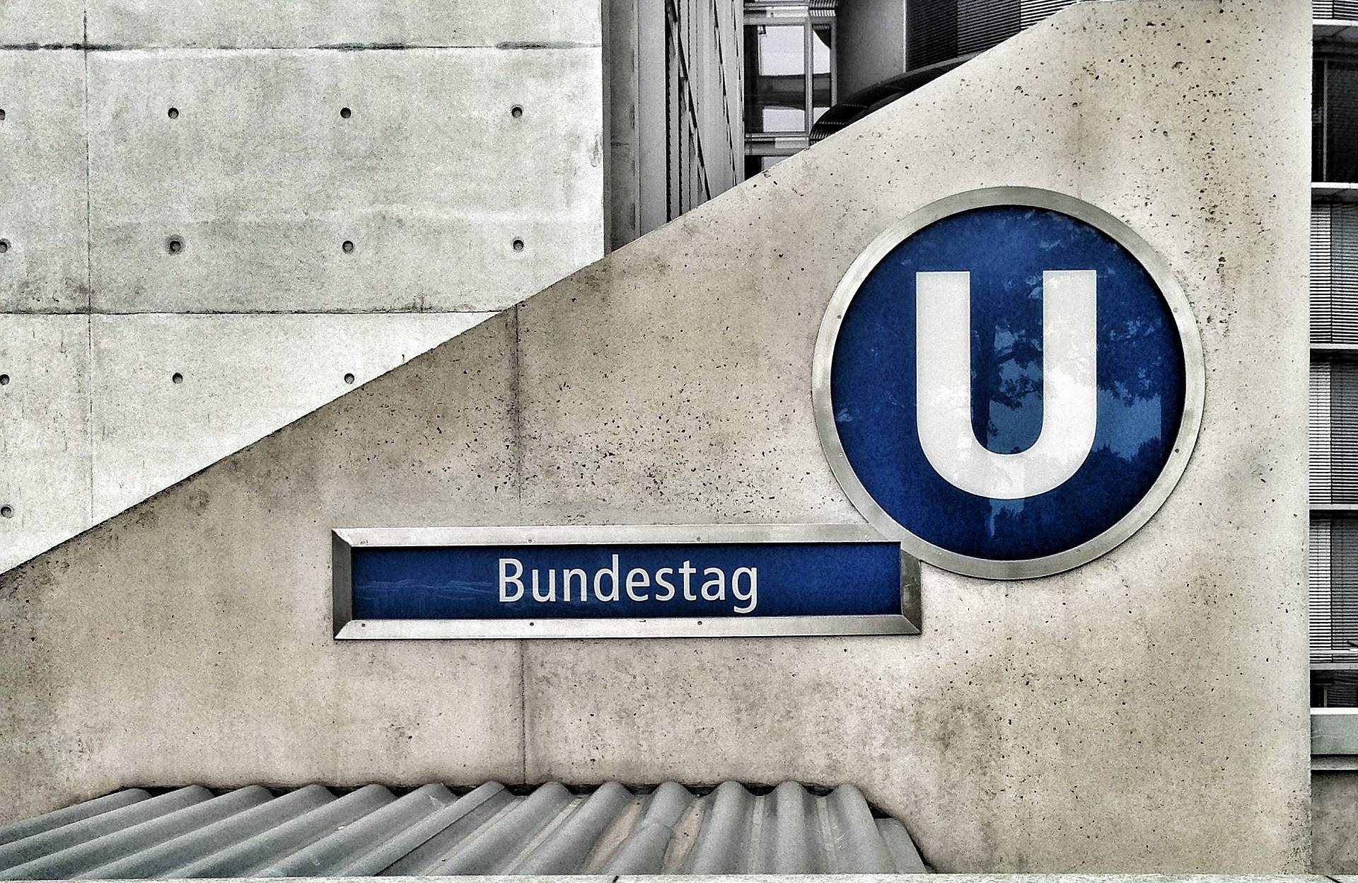 bundestag-204771_1920-e1672730652336.jpg