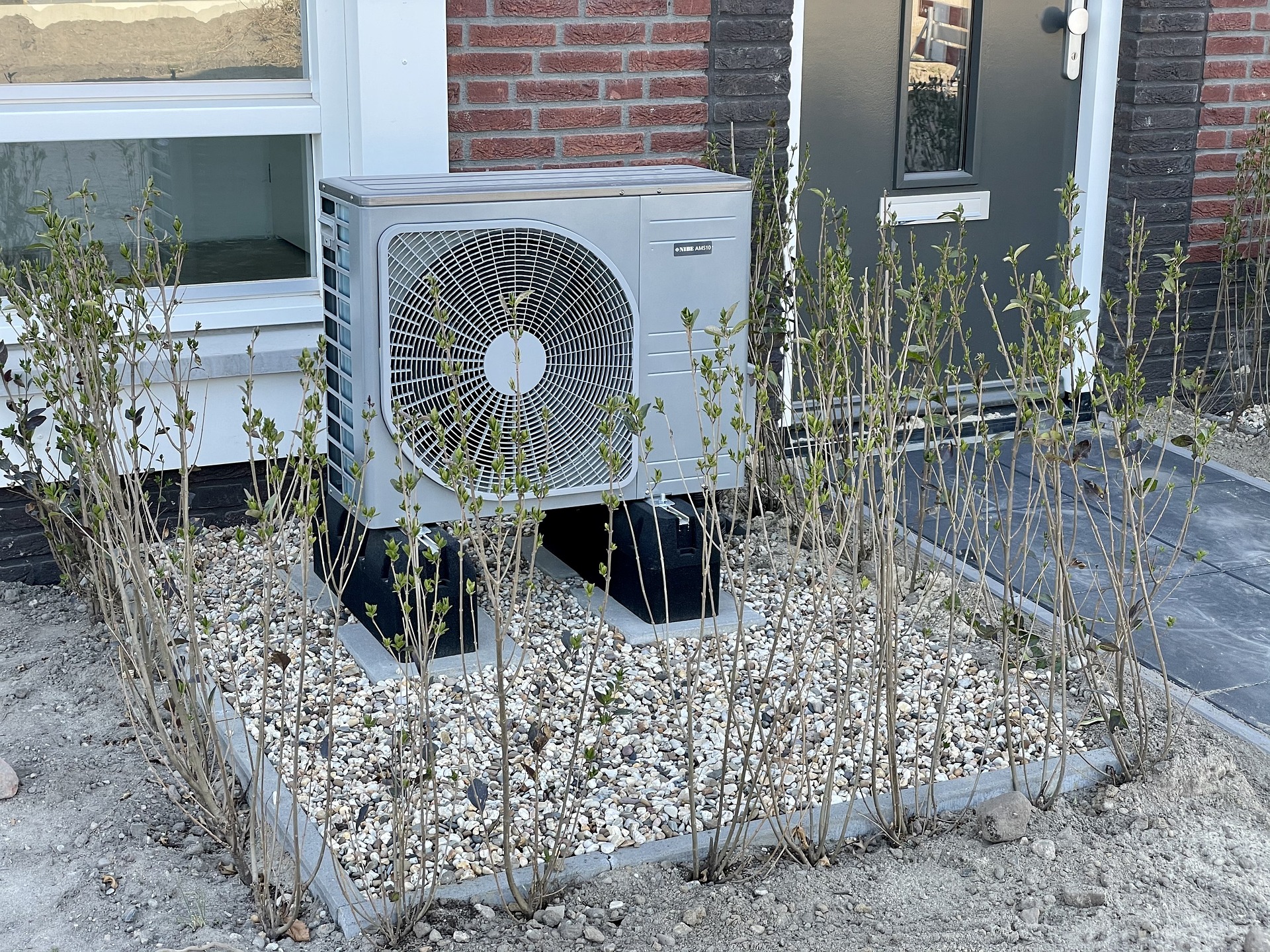 heat-pump-6209793_1920.jpg