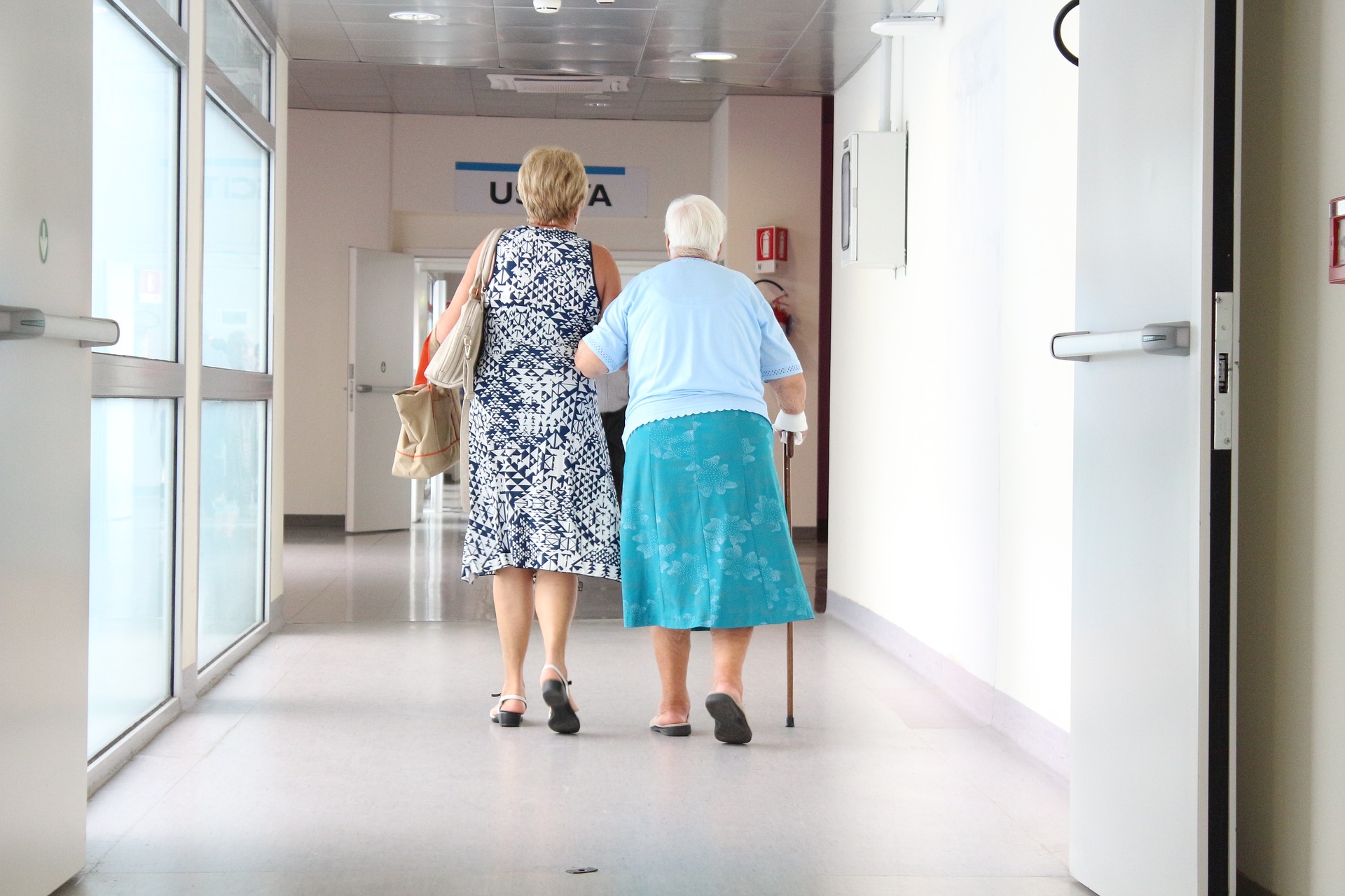 senior-citizens-1461424_1920.jpg