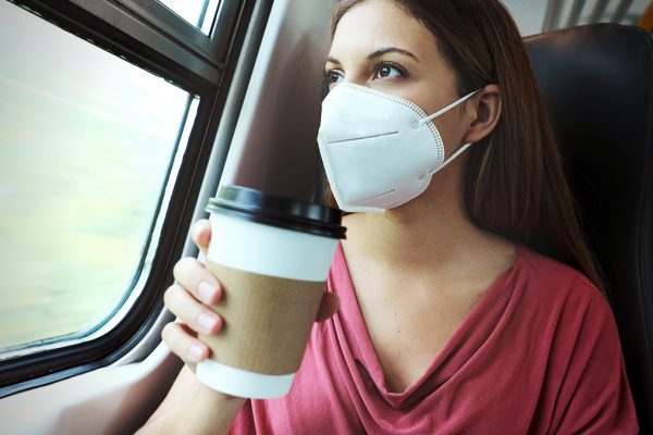 Deutschland 2023: Paar fliegt aus ICE, weil es beim Kaffeetrinken die Masken abnahm