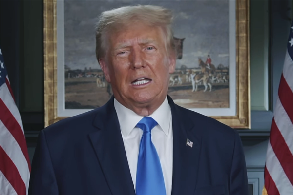 Ungarns Regierung verurteilt die Versuche Trump von Wahlen auszuschließen